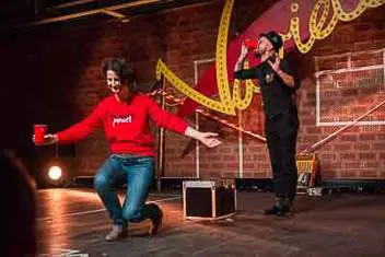 pokaz iluzji na wesele wroclaw iluzjonista pan zabek magik wystepujacy dla dzieci pokaz magii