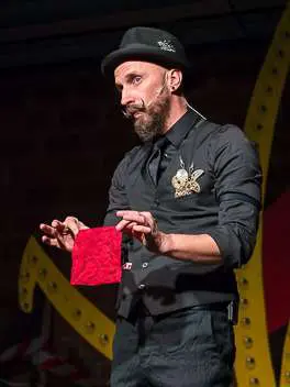 pokaz iluzji walbrzych iluzjonista pan zabek magik wystepujacy dla dzieci pokaz magii